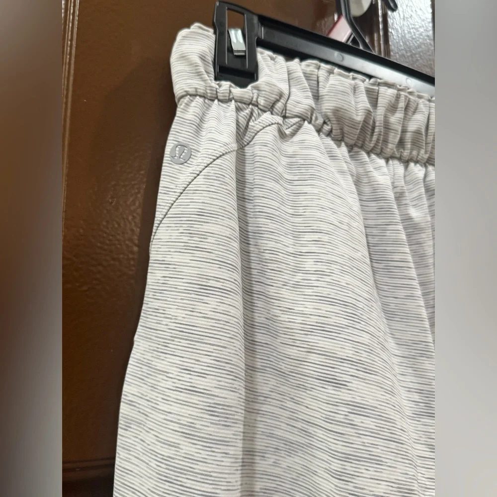 lululemon athletica Heather Gray Joggers - Picture 4 of 5